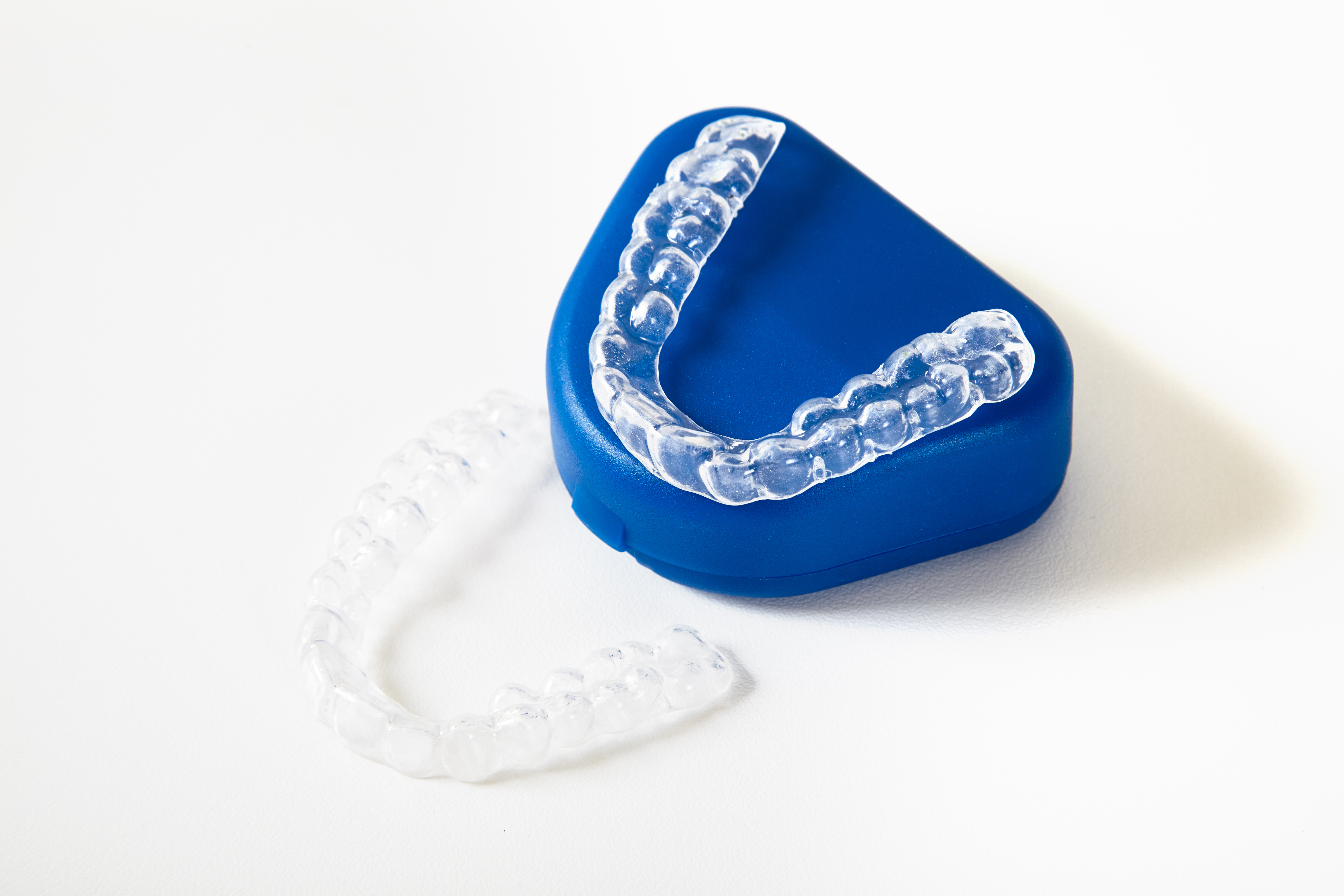 Invisible Aligners